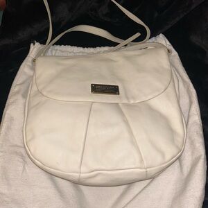 Elegant White Leather Marc Jacobs Shoulder Bag